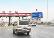 佛山東西主干道上的品牌地標(biāo)：桂丹高速立柱大牌廣告