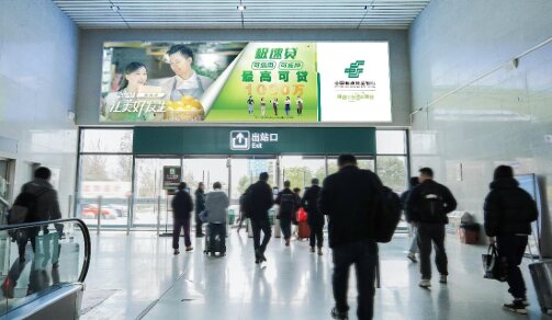 第一戶外傳媒-上海金山北站出站檢票口上方門楣燈箱