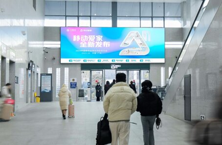 第一戶外傳媒-海寧西站出站檢票口上方門楣燈箱