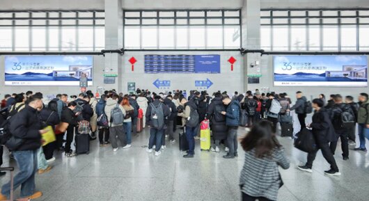 第一戶外傳媒-嘉善南站候車室墻面燈箱