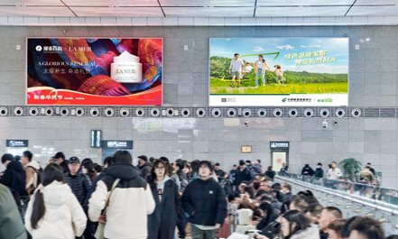 第一戶外傳媒-嘉興南站二層候車室墻面燈箱 第一戶外傳媒-嘉興南站二層候車室墻面燈箱