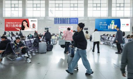 第一戶外傳媒-桐鄉站候車室墻面燈箱