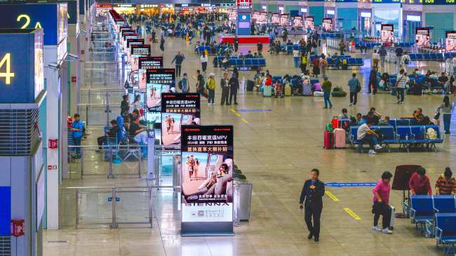 第一戶外傳媒-北京南站候車室LCD刷屏機廣告