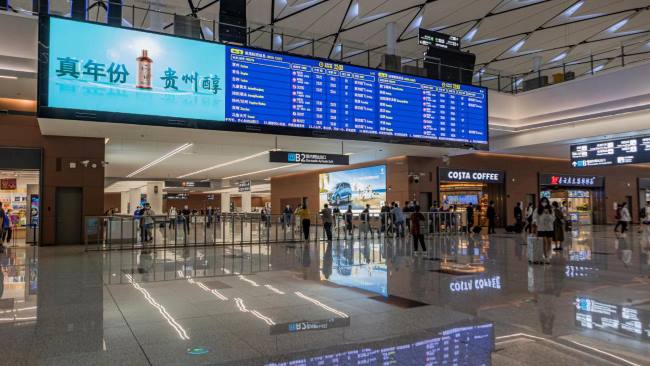 第一戶外傳媒-成都天府機場到達出口LED大屏廣告