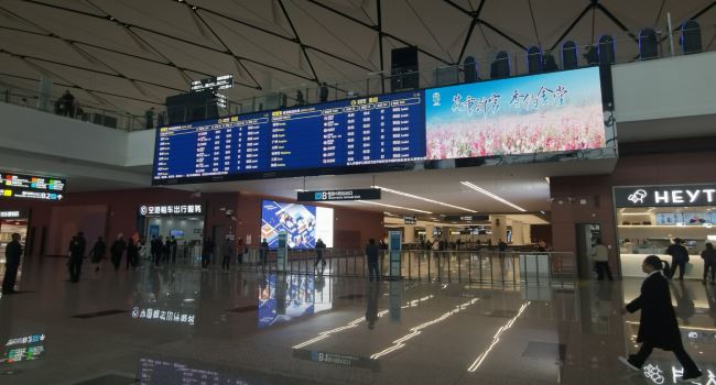 第一戶外傳媒-成都天府機場T2航站樓LED大屏廣告