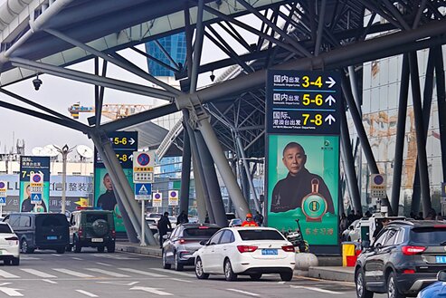 第一戶外傳媒-濟南遙墻機場送客平臺燈箱