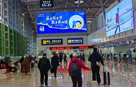 第一戶外傳媒-濟南遙墻機場值機大廳北安檢口上方燈箱