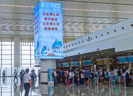 第一戶外傳媒-濟南遙墻機場國際值機大廳兩側包柱燈箱