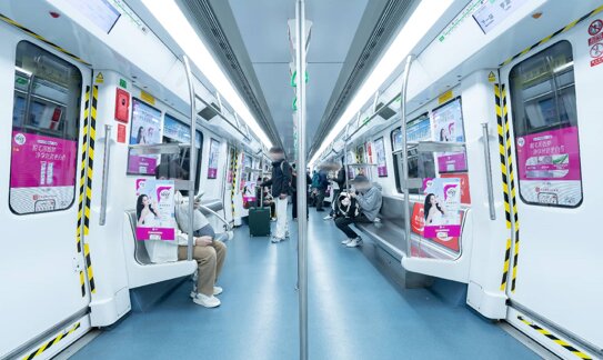 第一戶外傳媒-深圳地鐵品牌列車廣告
