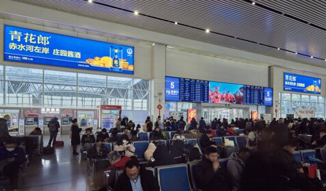 第一戶外傳媒-常州站北站房候車大廳墻面燈箱