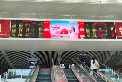 第一戶外傳媒-常州站南進(jìn)站大廳中央主屏