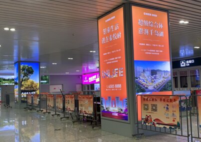 第一戶外傳媒-千島湖站出站廳包柱燈箱