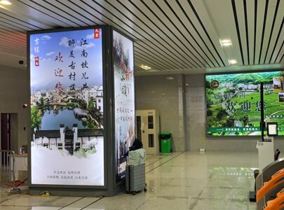 第一戶外傳媒-桐廬站出站廳包柱燈箱