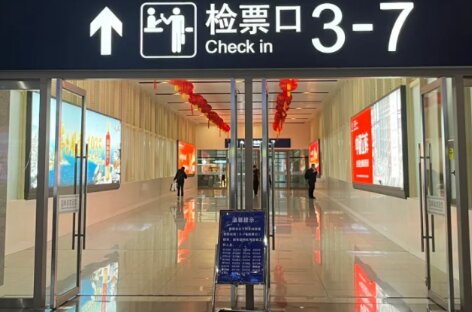 第一戶外傳媒-溫嶺站出發(fā)層進(jìn)站檢票口兩側(cè)墻面燈箱