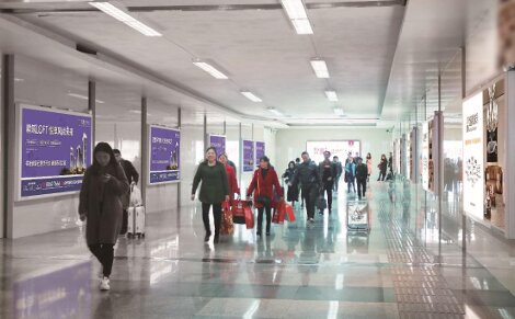 第一戶外傳媒-溫嶺站出站通道兩側(cè)墻面燈箱