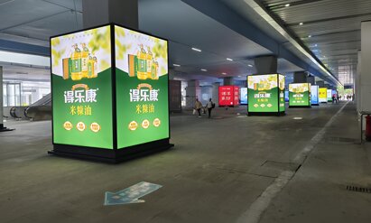 第一戶外傳媒-溫嶺站進(jìn)出站口商業(yè)區(qū)品牌包柱燈箱