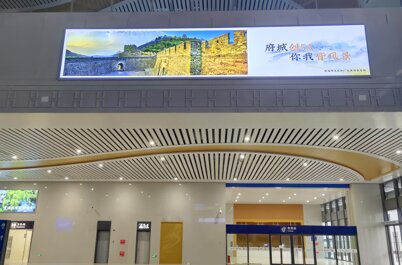 第一戶外傳媒-臨海站出發層扶梯邊兩側燈箱