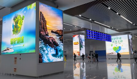 深圳第一戶外傳媒-臺州站到達層出站廳四面方柱燈箱