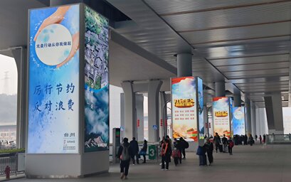 深圳第一戶外傳媒-臺州站到達層四方柱燈箱