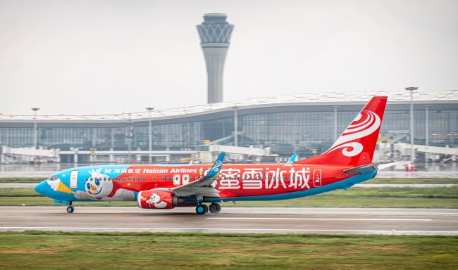 海南航空機(jī)身廣告大紅色蜜雪冰城案例圖