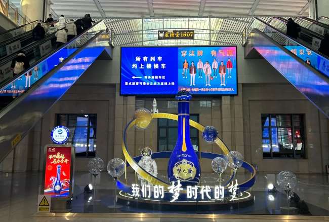 濟南西站出發唯一進站口展位廣告實拍圖