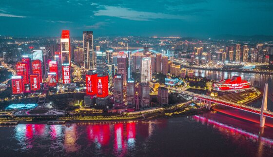 第一戶外傳媒-重慶江北嘴十聯屏群樓燈光秀