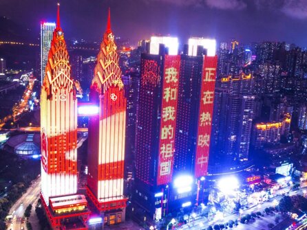 第一戶外傳媒-重慶皇冠國際外墻LED燈幕