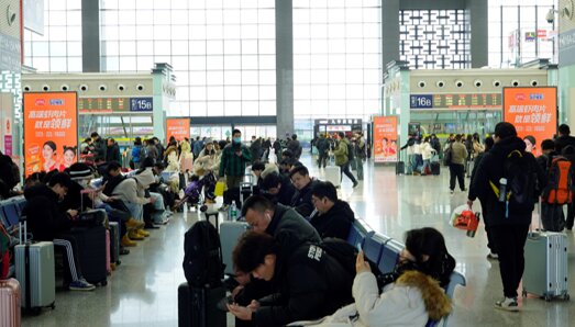 第一戶外傳媒-合肥南站候車室刷屏機廣告