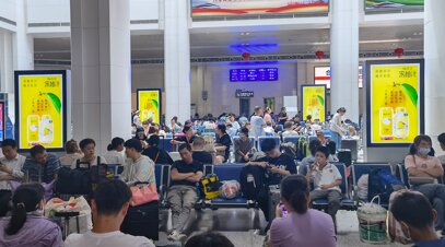 第一戶外傳媒-合肥站候車室刷屏機廣告