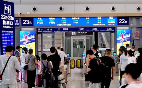 第一戶外傳媒-福州南站候車室刷屏機廣告