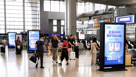 第一戶外傳媒-福州站候車室刷屏機廣告