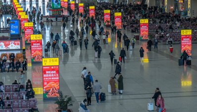 第一戶外傳媒-哈爾濱西站候車室雙面刷屏機廣告