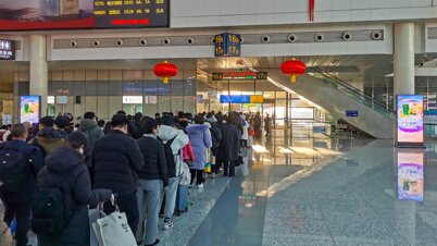 第一戶外傳媒-大連北站候車室刷屏機(jī)廣告