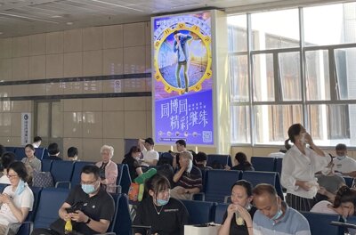 深圳第一戶外傳媒有限公司-上海站候車廳立柱燈箱