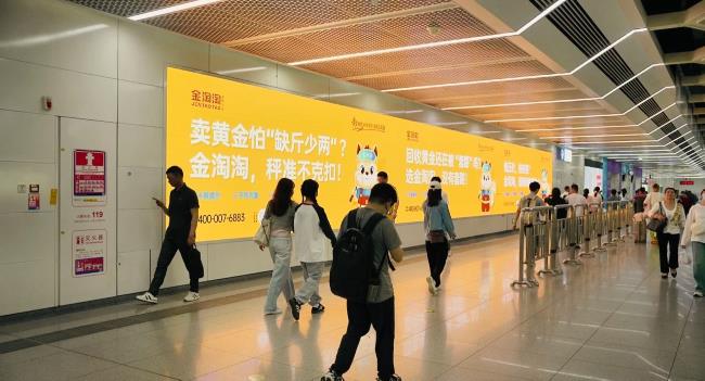 深圳地鐵14號線布吉地鐵站LED大屏廣告實拍圖