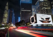 毗鄰春筍與深圳灣壹號：深圳灣萬象城地標裸眼3D大屏廣告