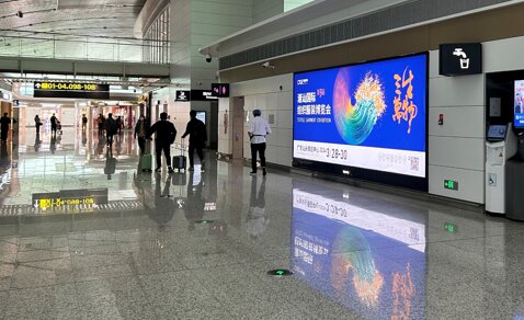 深圳第一戶外傳媒有限公司-揭陽潮汕機場T2航站樓候機廳中前段左右兩側(cè)墻面燈箱