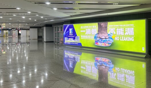 深圳第一戶外傳媒有限公司-揭陽潮汕機場T1航站樓到達通道墻面燈箱