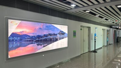 深圳第一戶外傳媒有限公司-揭陽潮汕機場T1航站樓國際到達通道墻面燈箱