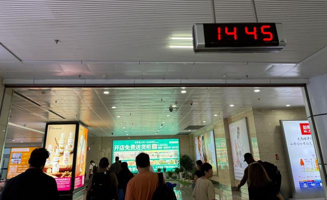 義烏機場到達通廊前往行李廳必經通道客流通行實拍圖