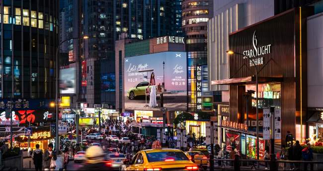 重慶新港城LED地標巨屏廣告汽車行業實拍圖夜景