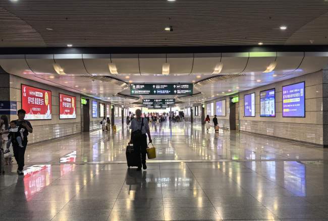 廈門站出站通道中央位置拍攝全景實拍圖